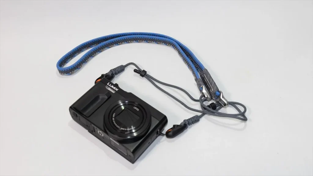 PGYTECH Camera Strap Slim P-CB-433を装着したLUMIX TZ99