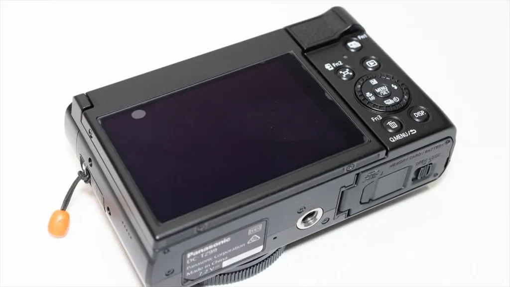HAKUBA液晶保護フィルムを貼り付けたLUMIX TZ99