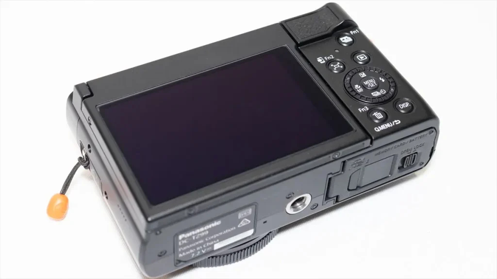 HAKUBA液晶保護フィルム貼り付け後のLUMIX TZ99の液晶画面